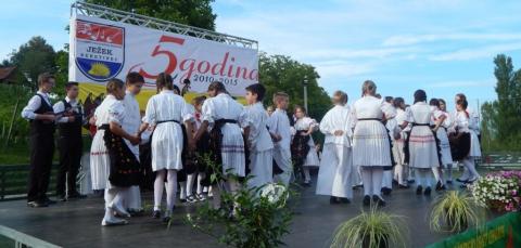 Starija grupa dječjeg folklora KUD-a 
